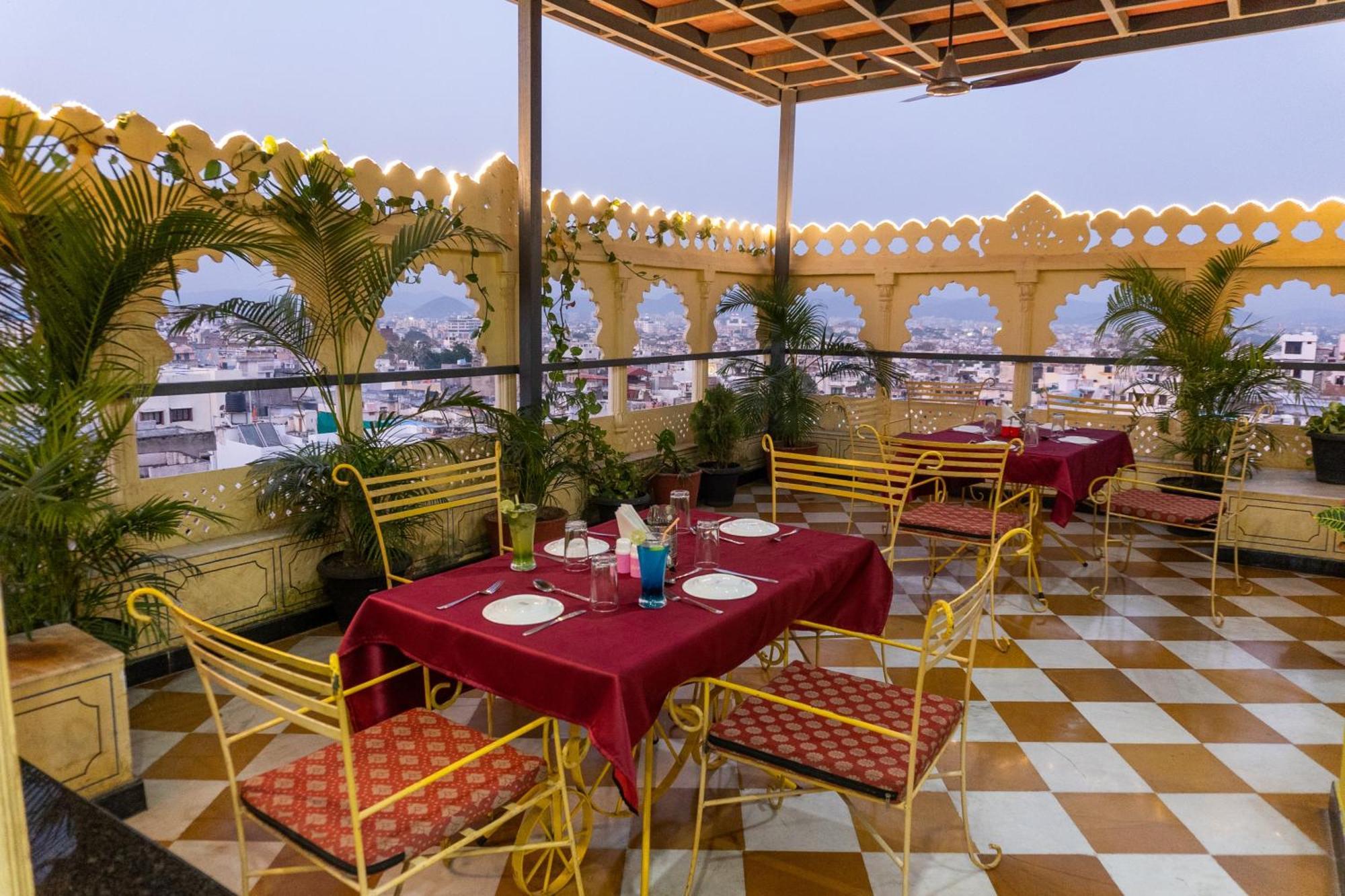 Treebo The Fresco Lake Pichola Hotel Udaipur Exterior photo